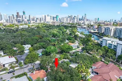 1000 NW 10th Ct, Miami, FL 33136 - Photo 2