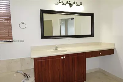 18125 NW 89th Ct, Hialeah, FL 33018 - Photo 18
