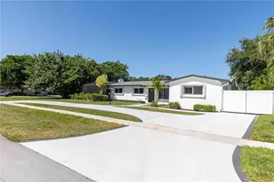 1900 NW 82nd Terrace, Pembroke Pines, FL 33024 - Photo 2