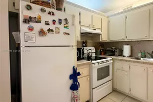551 SW 135th Ave, Pembroke Pines, FL 33027 - Photo 6