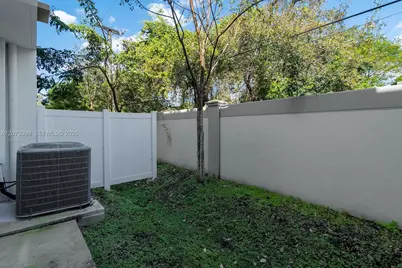 4117 N Oak Pl, Dania Beach, FL 33314 - Photo 10