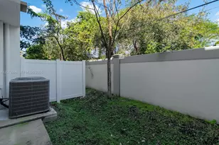 4117 N Oak Pl, Dania Beach, FL 33314 - Photo 10