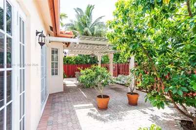 10564 NW 57th St, Doral, FL 33178 - Photo 38