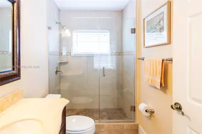 10564 NW 57th St, Doral, FL 33178 - Photo 8