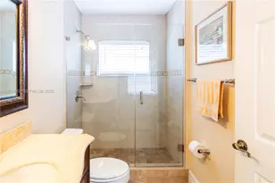 10564 NW 57th St, Doral, FL 33178 - Photo 8