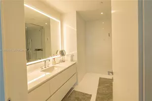 300 Biscayne Blvd Way, Miami, FL 33131 - Photo 16