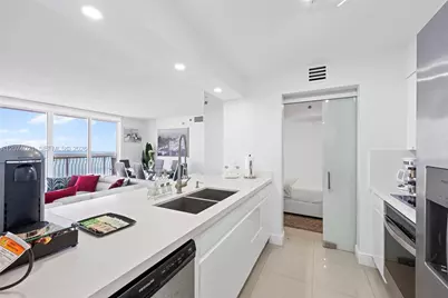 1200 Brickell Bay Dr #3701, Miami, FL 33131 - Photo 10