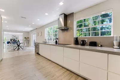 140 N Hibiscus Dr, Miami Beach, FL 33139 - Photo 14