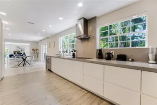 140 N Hibiscus Dr, Miami Beach, FL 33139 - Photo 14