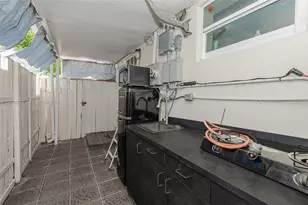 229-230 NW 48th Ct, Miami, FL 33126 - Photo 30