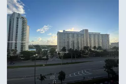 5555 Collins Ave #7T, Miami Beach, FL 33140 - Photo 2