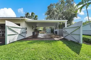 8220 SW 162nd St, Palmetto Bay, FL 33157 - Photo 28
