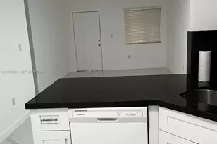 5560 W 21st Ct, Hialeah, FL 33016 - Photo 4