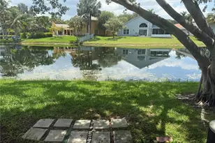 9454 S Palm Cir S, Pembroke Pines, FL 33025 - Photo 2