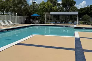 9454 S Palm Cir S, Pembroke Pines, FL 33025 - Photo 14