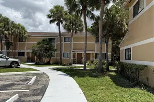 9454 S Palm Cir S, Pembroke Pines, FL 33025 - Photo 20