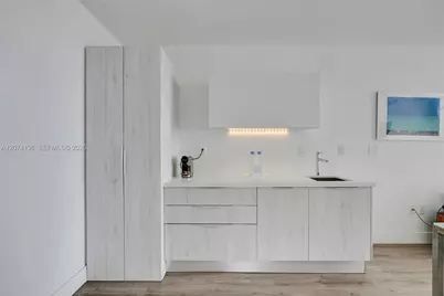 6080 Collins Ave #520, Miami Beach, FL 33140 - Photo 10