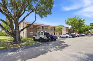 6040 Shaker Wood Cir, Tamarac, FL 33319 - Photo 4
