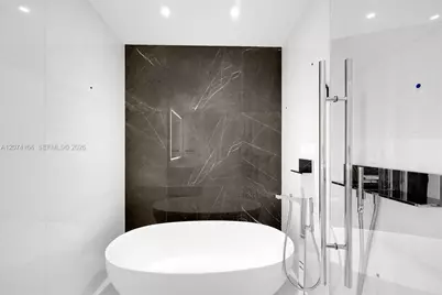 300 Biscayne Blvd Way #1005, Miami, FL 33131 - Photo 14