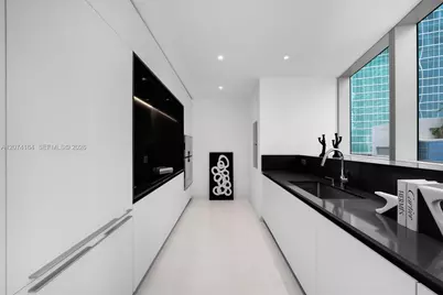 300 Biscayne Blvd Way #1005, Miami, FL 33131 - Photo 10