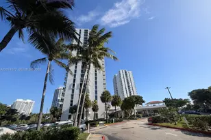 20505 E Country Club Dr, Aventura, FL 33180 - Photo 2