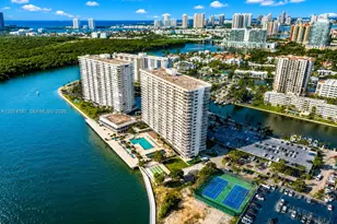 300 Bayview Dr, Sunny Isles Beach, FL 33160 - Photo 20