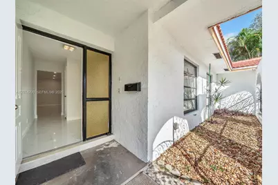 10251 NW 39th Ct, Coral Springs, FL 33065 - Photo 8