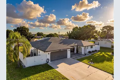 713 SE, Cape Coral, FL 33904 - Photo 4