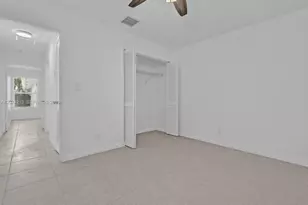 241 NW 40th St, Oakland Park, FL 33309 - Photo 10