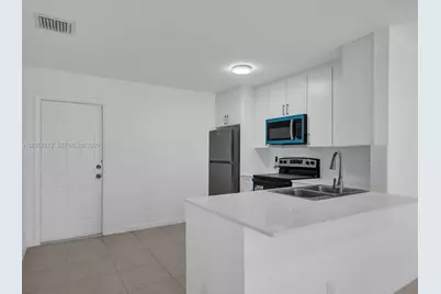 241 NW 40th St #3, Oakland Park, FL 33309 - Photo 4