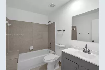 241 NW 40th St #3, Oakland Park, FL 33309 - Photo 8
