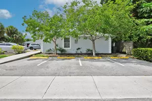 241 NW 40th St, Oakland Park, FL 33309 - Photo 18