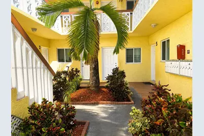724 NE 4th St #3, Hallandale Beach, FL 33009 - Photo 2