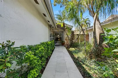 13 Dogwood Rd, Hollywood, FL 33021 - Photo 2
