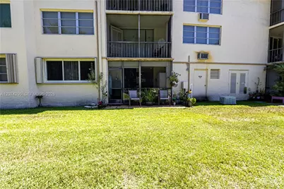 300 S Hollybrook Dr #105, Pembroke Pines, FL 33025 - Photo 14