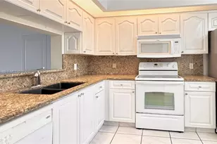 1400 SW 131st Way, Pembroke Pines, FL 33027 - Photo 6