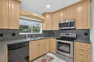 148 SW 126th Ave, Plantation, FL 33325 - Photo 10