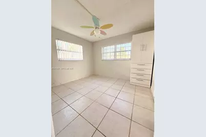 455 Paradise Isle Blvd #109, Hallandale Beach, FL 33009 - Photo 22