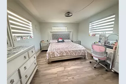 1201 N 70th Way, Hollywood, FL 33024 - Photo 8