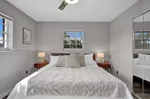 302 NW 9th St, Hallandale Beach, FL 33009 - Photo 32