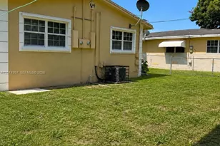 512 SW 10th St, Hallandale Beach, FL 33009 - Photo 30