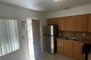 512 SW 10th St, Hallandale Beach, FL 33009 - Photo 8