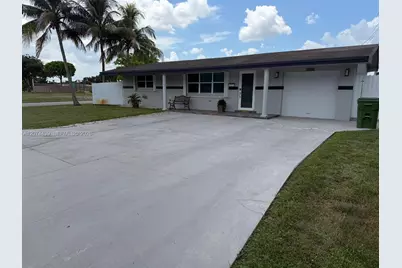 1000 NW 76th Ter, Pembroke Pines, FL 33024 - Photo 1