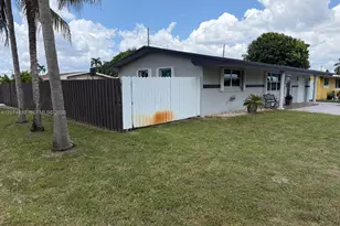 1000 NW 76th Terrace, Pembroke Pines, FL 33024 - Photo 2