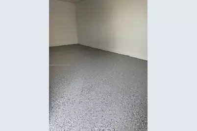 1570 W 39 Pl #1570, Hialeah, FL 33012 - Photo 2