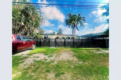 3351 NW 20th St, Miami, FL 33142 - Photo 2