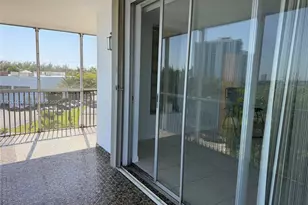 2910 Point E Dr, Aventura, FL 33160 - Photo 14