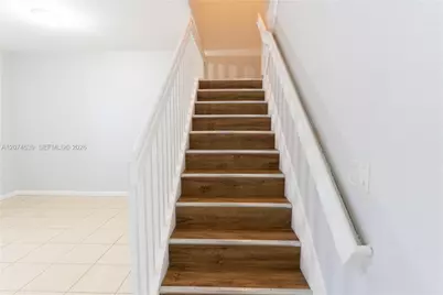 806 N Santa Catalina Cir, North Lauderdale, FL 33068 - Photo 10