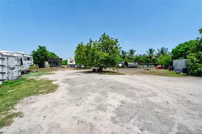 19651 SW 168th St, Miami, FL 33187 - Photo 16