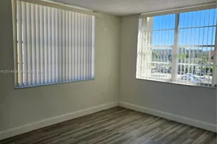 9320 Fontainebleau Blvd, Miami, FL 33172 - Photo 12